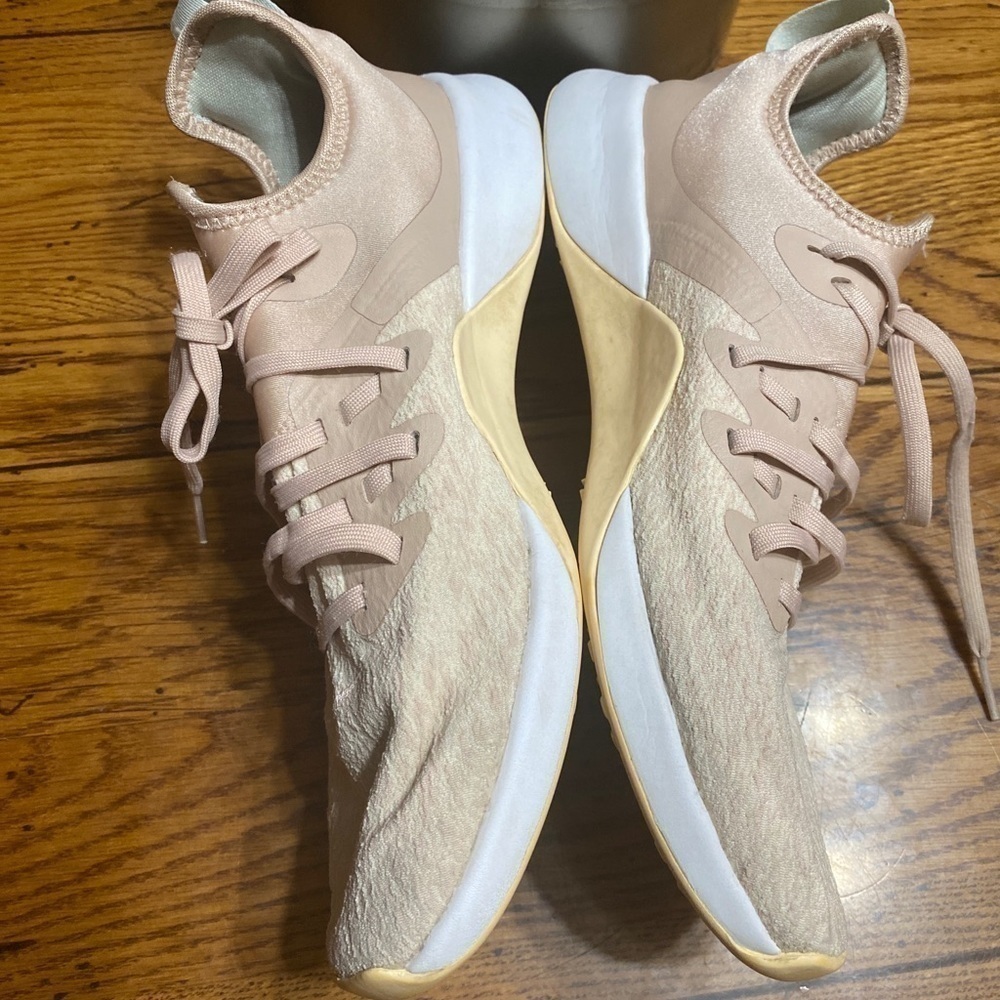 𝅺nike Foundation Elite TR Beige Running Shoes Sneakers Size 9